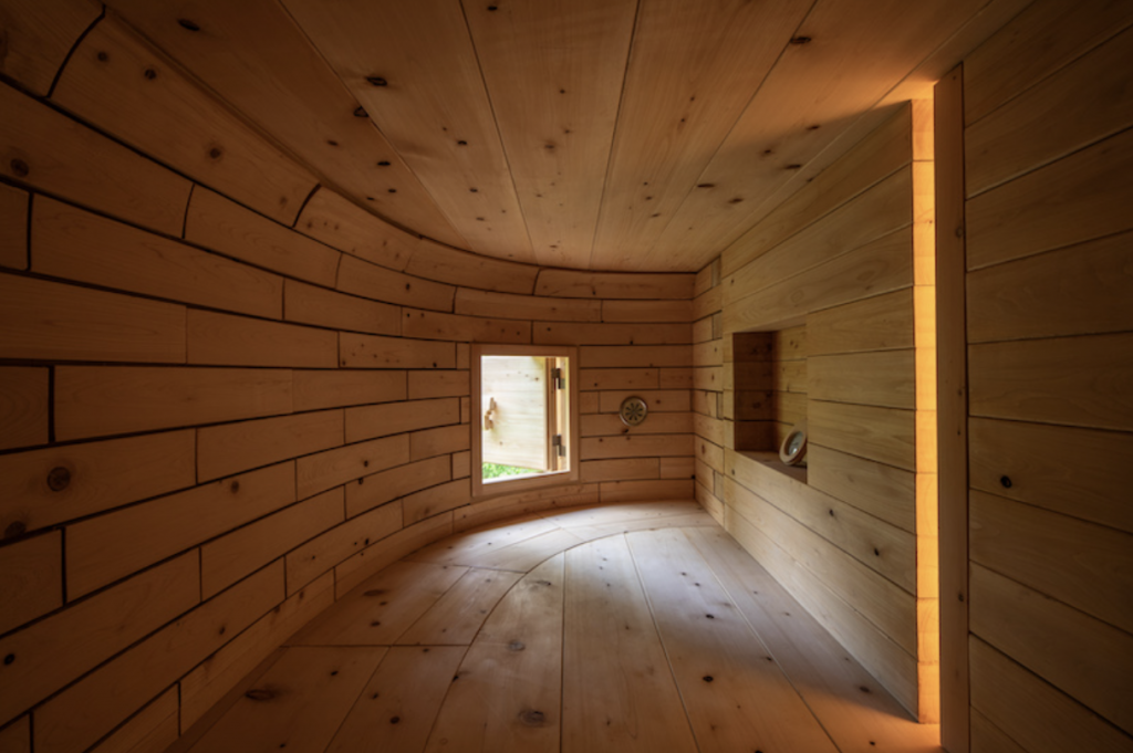 サウナ内部